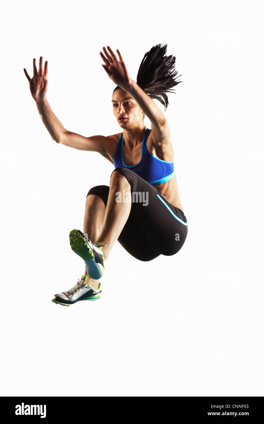 Atleta di saltare in aria intermedia Foto Stock
