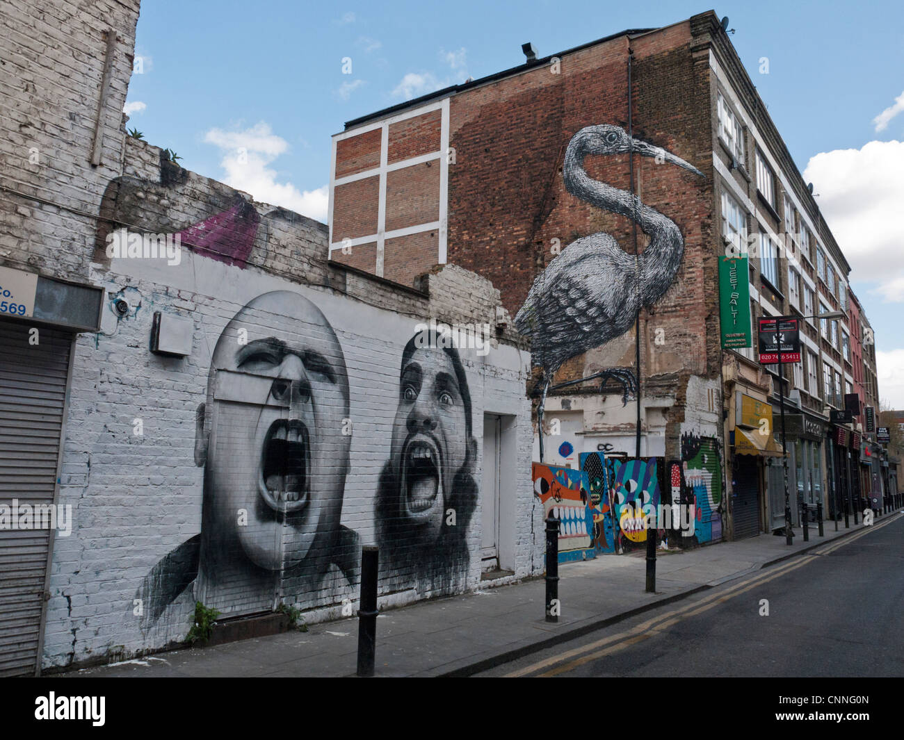 Arte di strada degli artisti Ben lenta e Roa in Hanbury Street, Off Brick Lane, Londra, Inghilterra Foto Stock