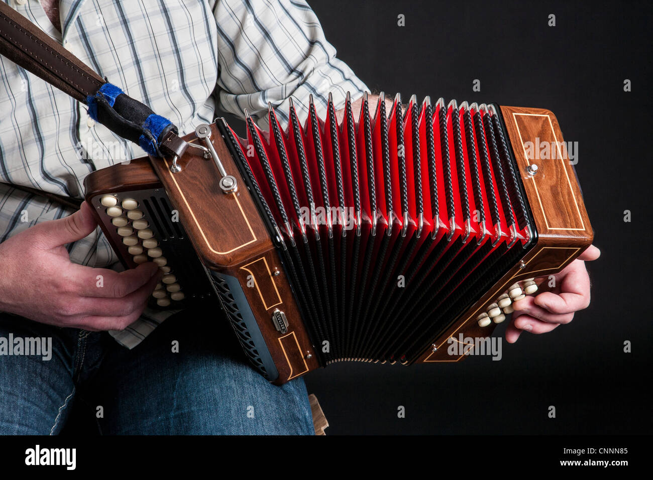 Due row button accordion utilizzato nella musica tradizionale irlandese Foto Stock