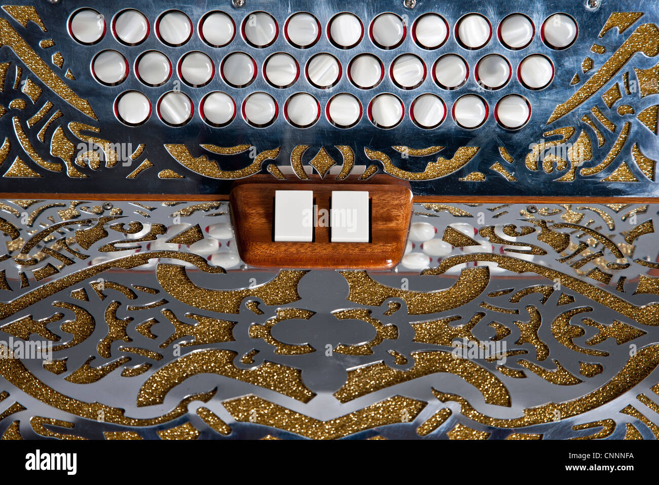 Tre row button accordion utilizzato nella musica tradizionale irlandese Foto Stock