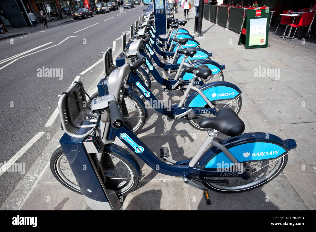 Noleggio docking station come parte del nuovo della Londra Barclay's noleggio biciclette scheme, NW1, England, Regno Unito Foto Stock