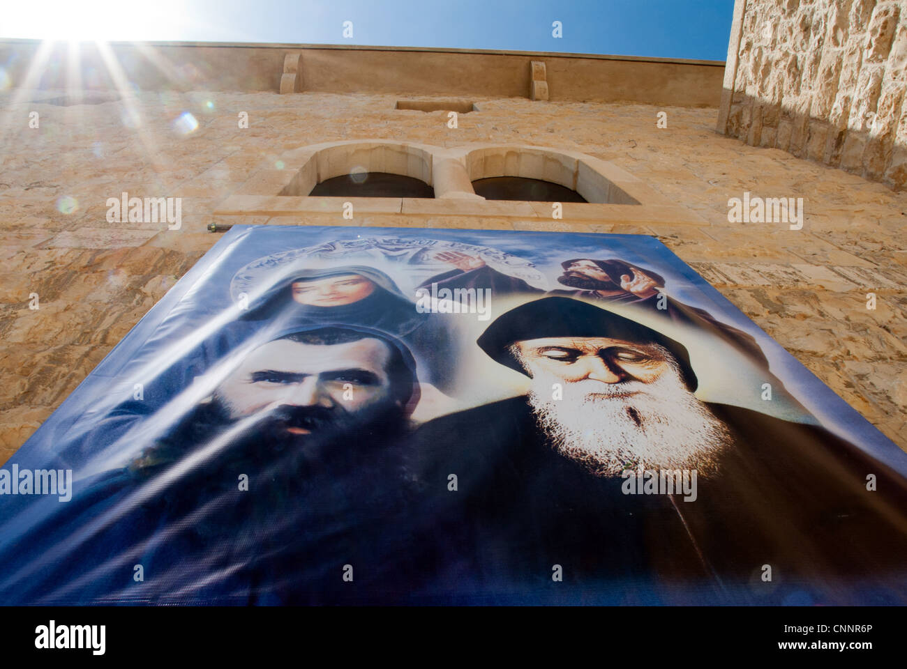 Quattro poster saint all'ingresso del monastero kifane Batroon Nord Libano Foto Stock