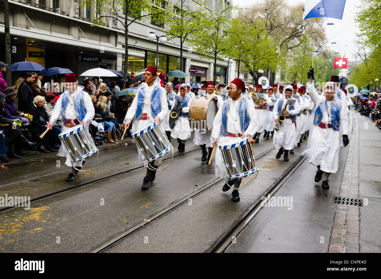 Sechseläuten è una tradizionale festa di primavera a Zurigo, solitamente luogo il terzo lunedì del mese di aprile. Foto Stock