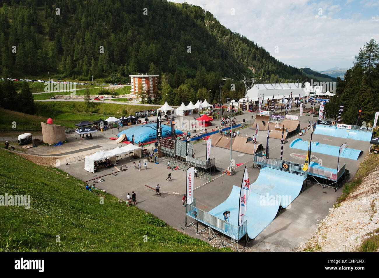 Urban Plagne la cultura di strada attività evento a Plagne Bellecote nelle alpi francesi. Foto Stock