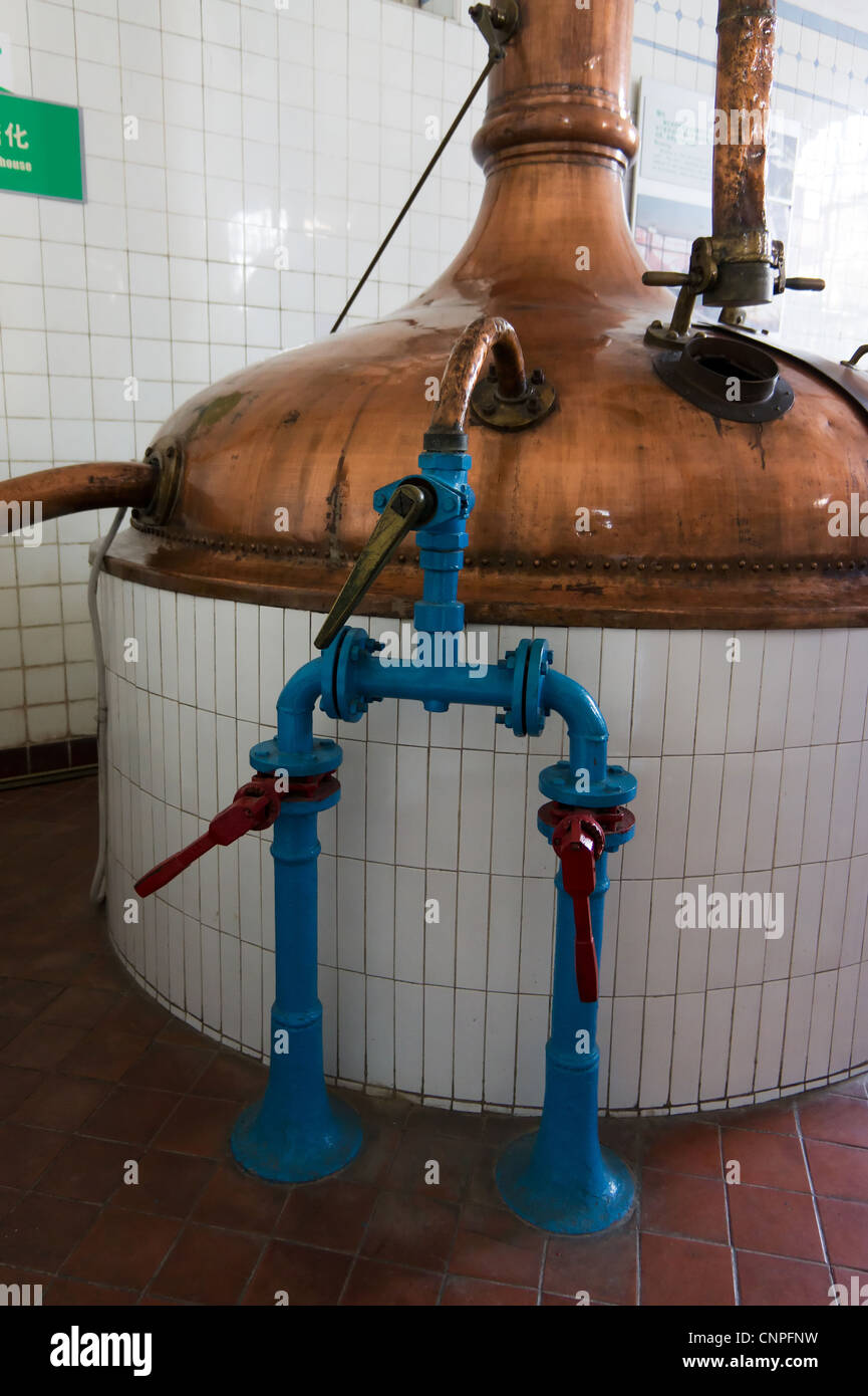 I vecchi tini di filtrazione, Tsingtao museo della fabbrica di birra, Qingdao, Cina. Foto Stock