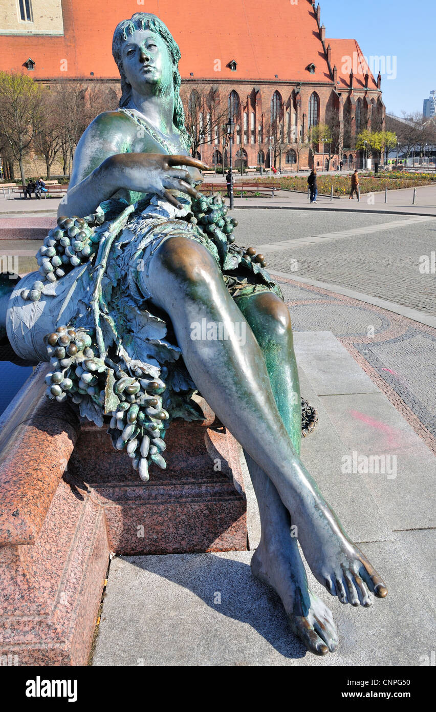 Berlino, Germania. Neptunbrunnen / Fontana di Nettuno (Reinhold Begas; 1886) in Rathausvorplatz. Dettaglio Foto Stock