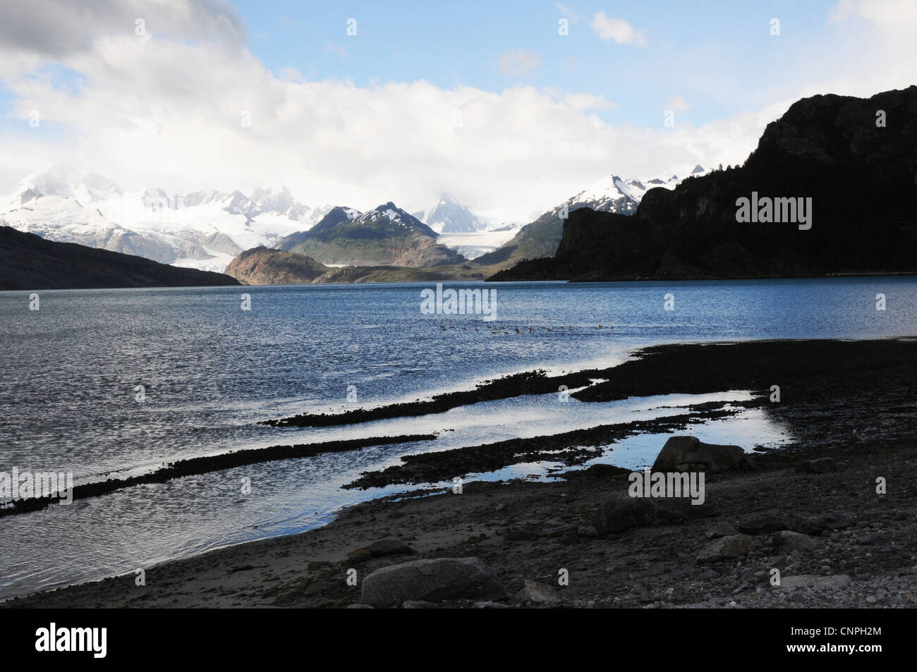 Ainsworth bay, con marinelli ghiacciaio in distanza, Tierra del Fuego, Cile. Foto Stock