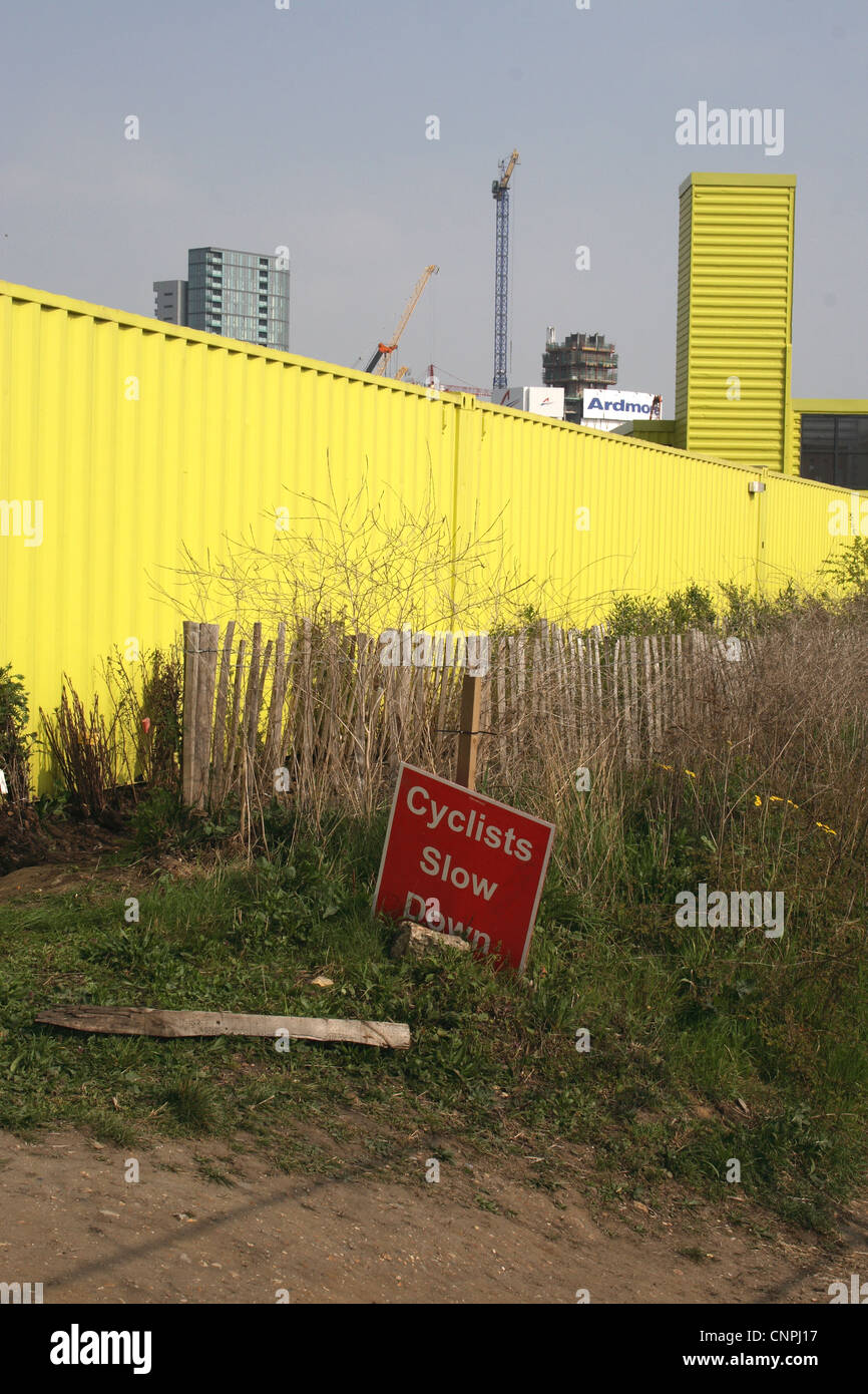 Il sito olimpico, nella zona est di Londra, durante la fase di costruzione in preparazione per le Olimpiadi del 2012. Foto Stock