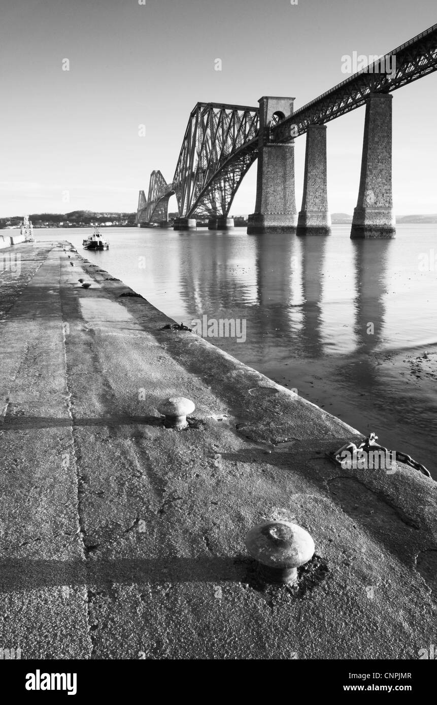 Il Ponte di Forth Rail, nei pressi di Edimburgo, Scozia. Foto Stock
