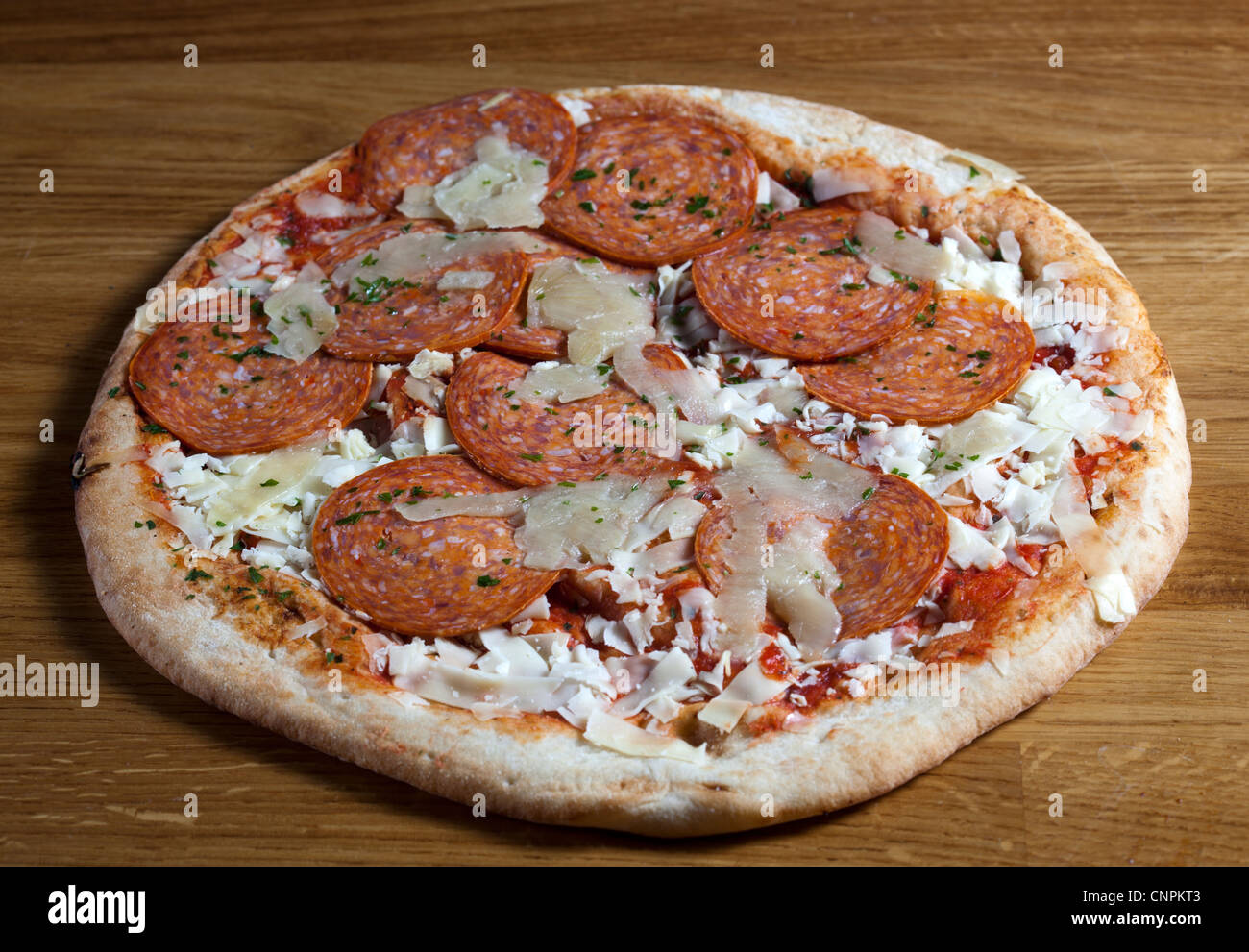 Greggio o Unccooked salsiccia per pizza Pizza Foto Stock
