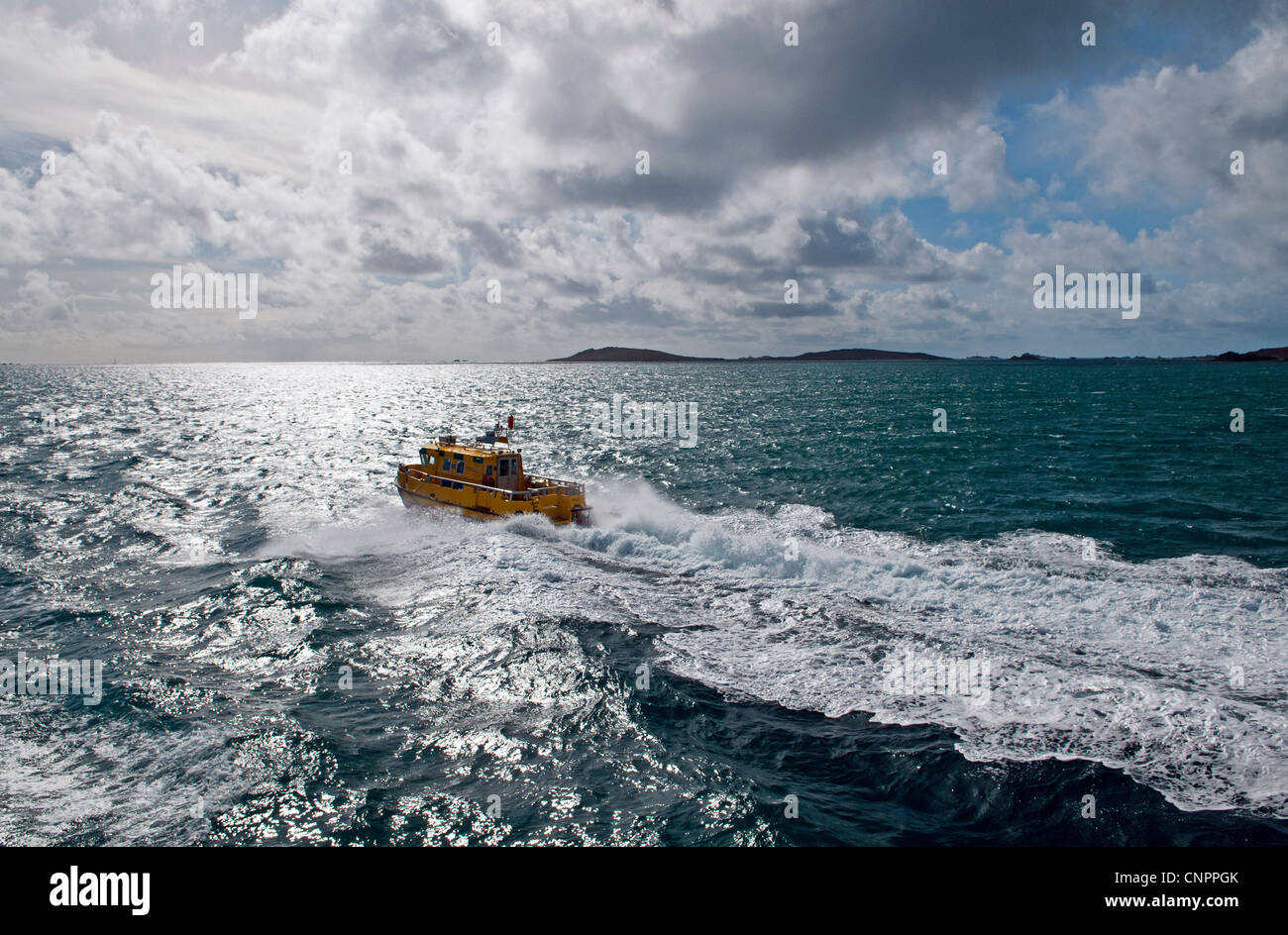NHS sud ovest mare ambulanza in mare Isole Scilly Foto Stock