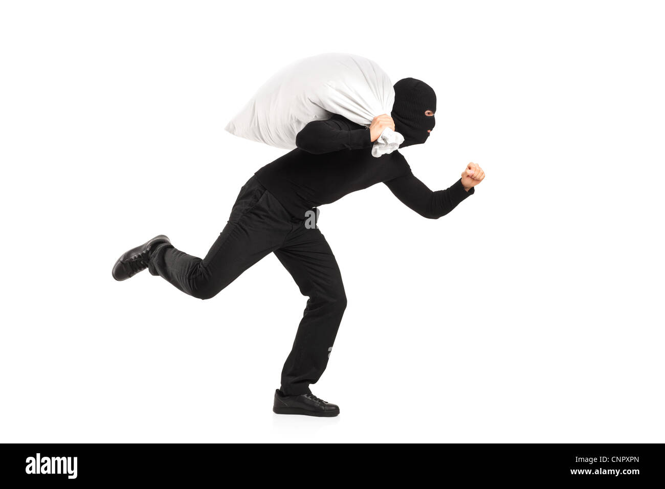 Ladro che porta un sacco e fuggire isolato su sfondo bianco Foto Stock