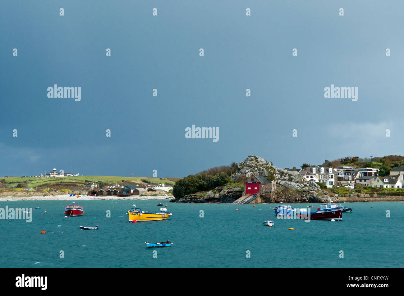 Barche ormeggiate a Hugh Town St Mary's sulle Isole Scilly Foto Stock