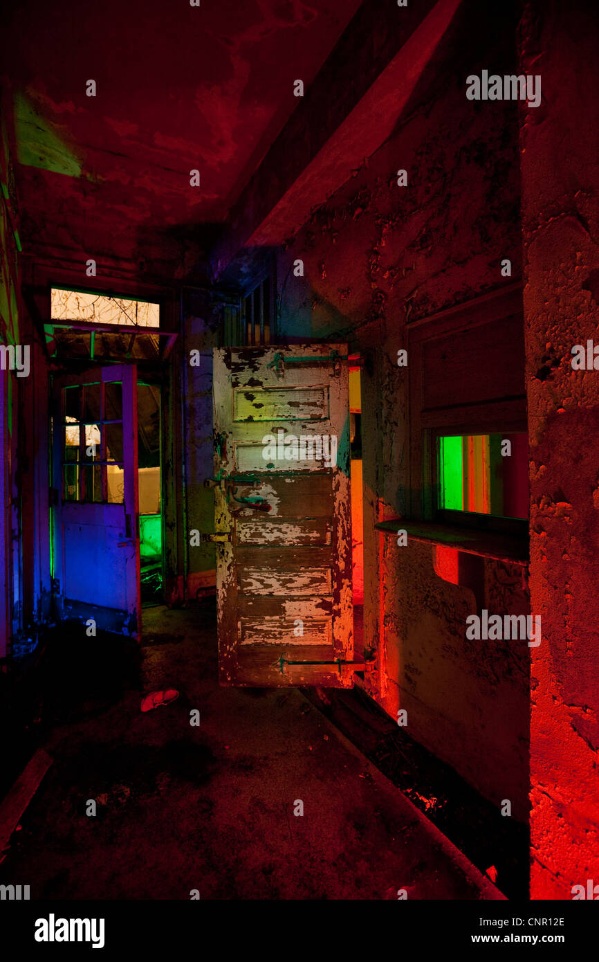 Abbandonato Haunted Hotel, Stanford Texas, in primo piano il fantasma cacciatori Foto Stock