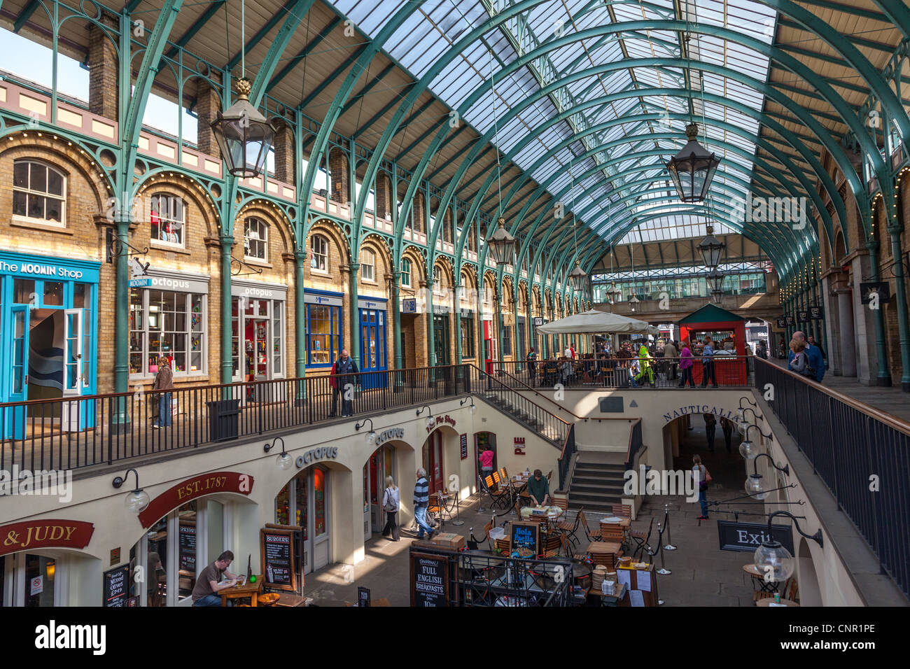 Interno del mercato di Covent Garden di Londra, Inghilterra Foto Stock