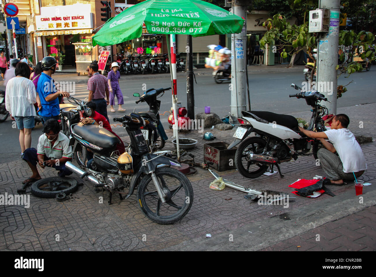 Negozio di Biciclette su strada di Saigon Foto Stock