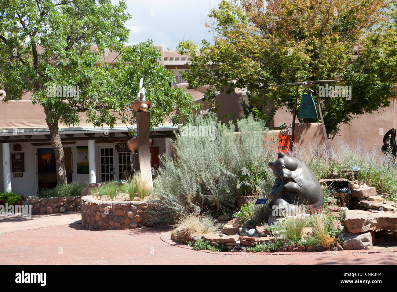 Cortile della galleria d'arte, Canyon Road, Santa Fe, New Mexico, Stati Uniti d'America Foto Stock