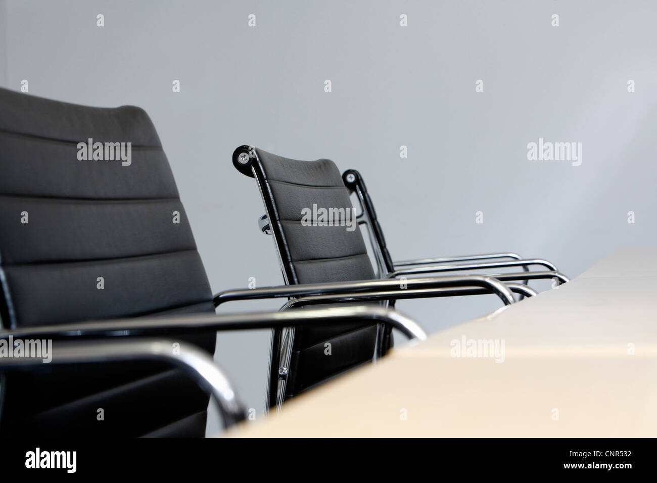 Sedie per ufficio e Desktop Foto Stock