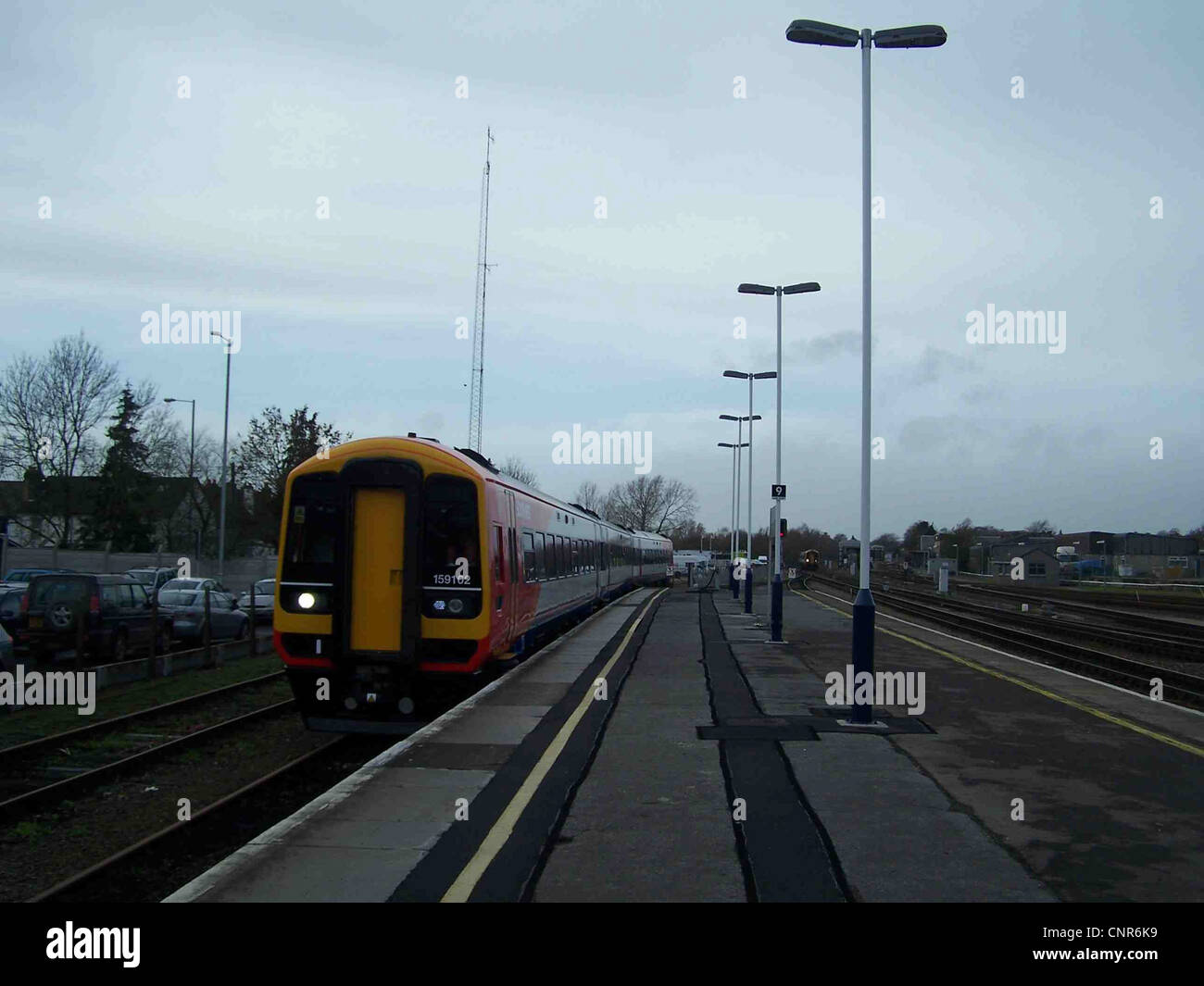 A sud-ovest di treni 159/1 classe n. Approcci 159102 piattaforma 5 a Salisbury sulla stampa il giorno del lancio. Foto Stock