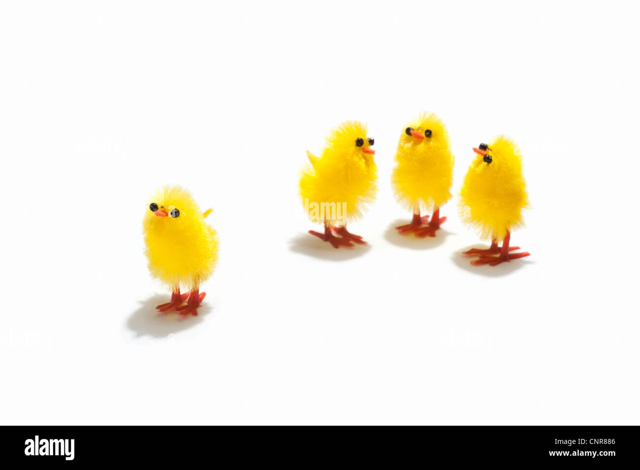 4 pulcino di Pasqua decorazioni, una permanente sulla propria Foto Stock