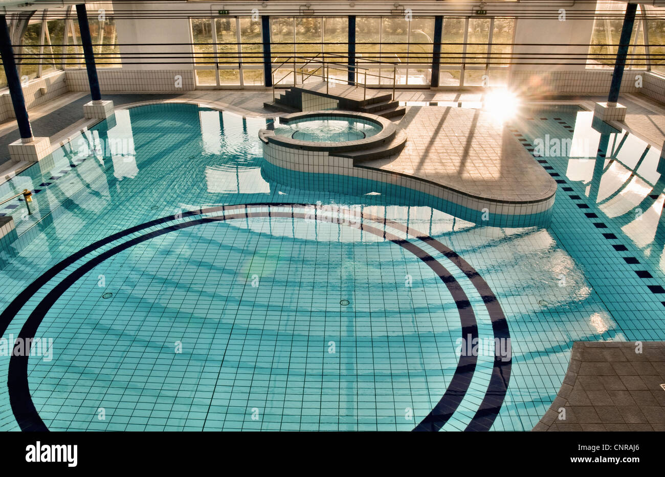 Vista aerea della piscina interna Foto Stock