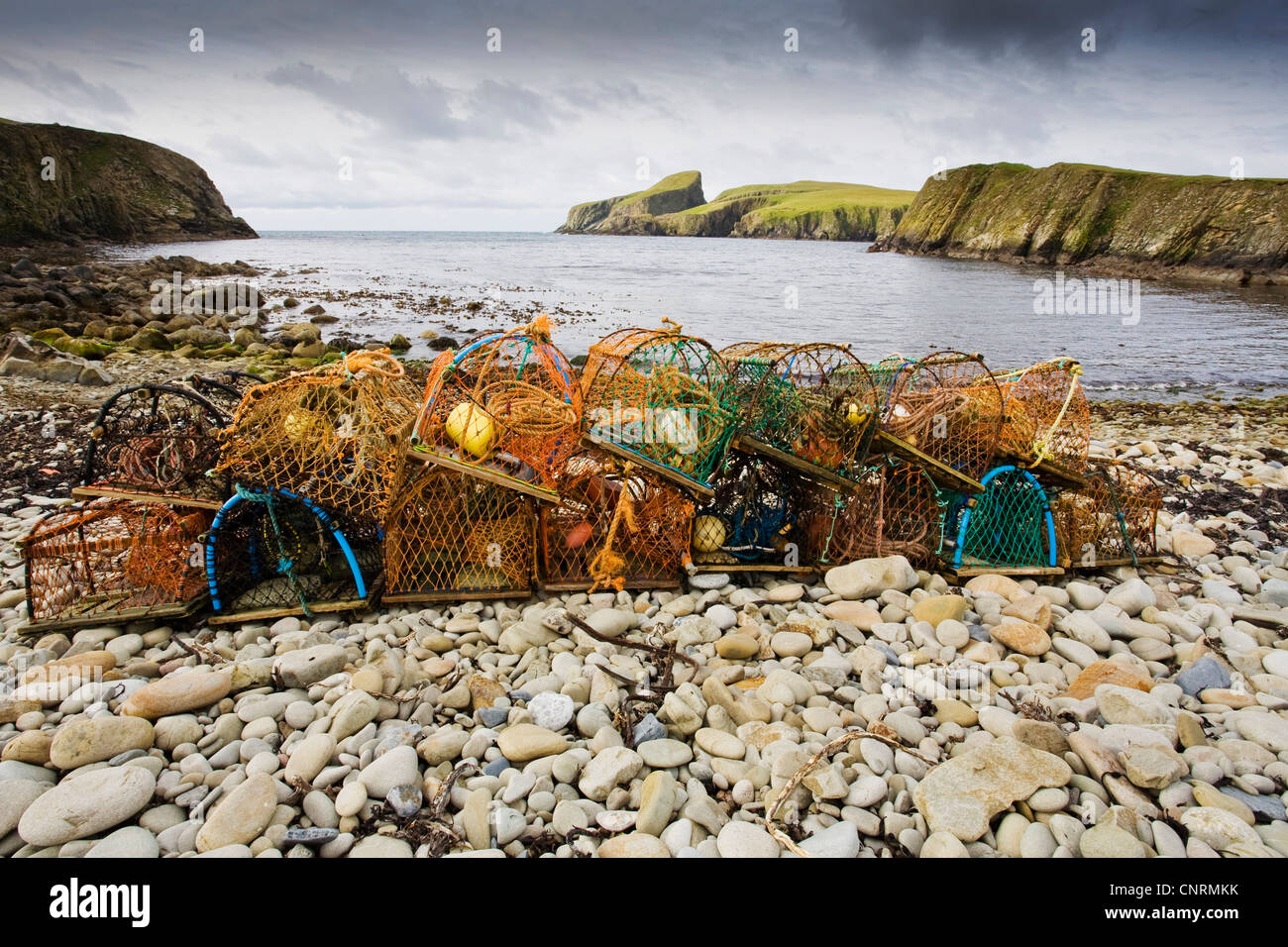 Bow net per i gamberi sulla spiaggia di baia a sud Haven, Fair Isle, Regno Unito, Scozia, isole Shetland, Fair Isle Foto Stock
