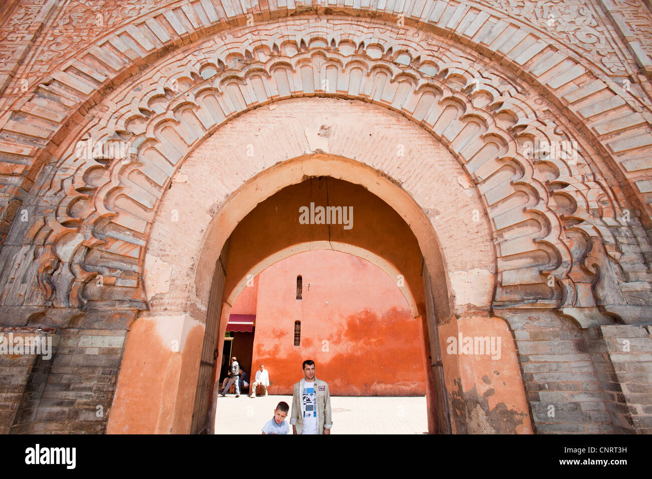 Un ingresso al Palazzo El Badi costruito nel 1570's a Marrakech, in Marocco, in Nord Africa. Foto Stock