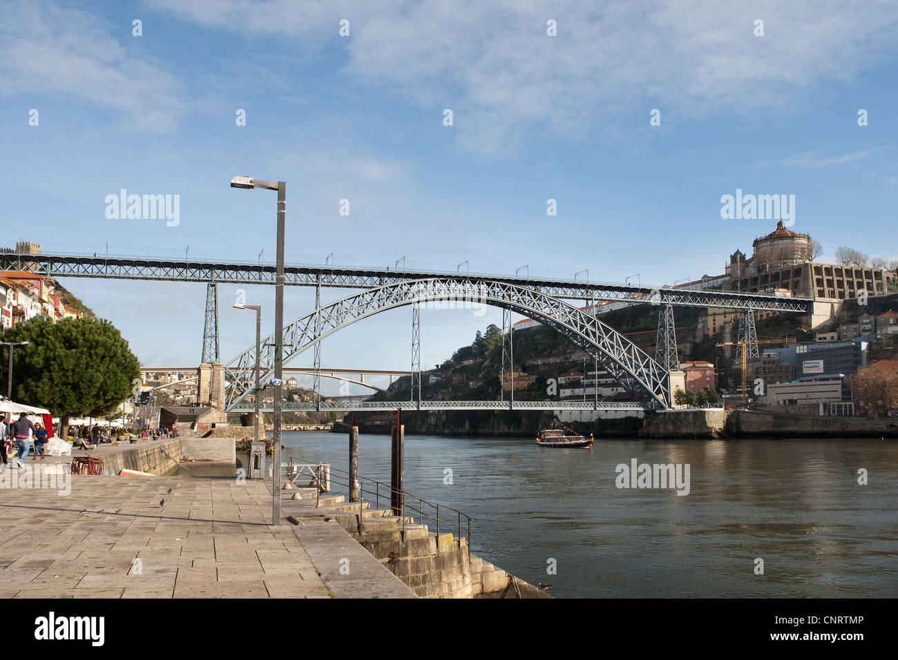 Ponte de Dom Luis I e Ribeira Quay, Oporto, Portogallo Foto Stock