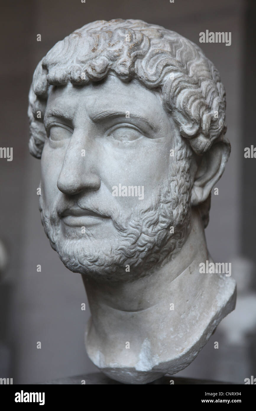 Testa di imperatore romano Adriano (Regno 117-138 d.C.) sul display nella Glyptothek Museum di Monaco di Baviera, Germania. Foto Stock