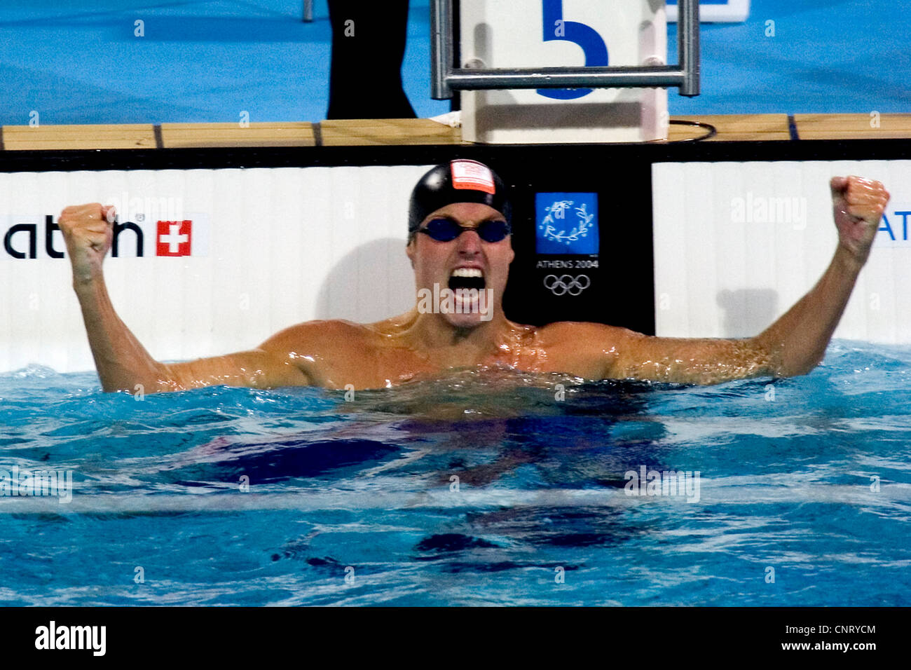 Pieter Van Der hoogenband (NED) far reagire alla sua medaglia d oro vittoria in 100M finals 2004 Olimpiadi estive di Atene, Foto Stock
