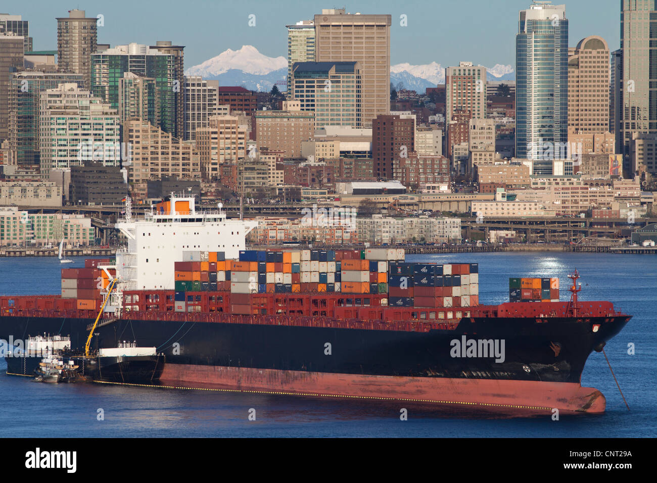 Nave container che sono ancorate al largo di Seattle, Washington Foto Stock