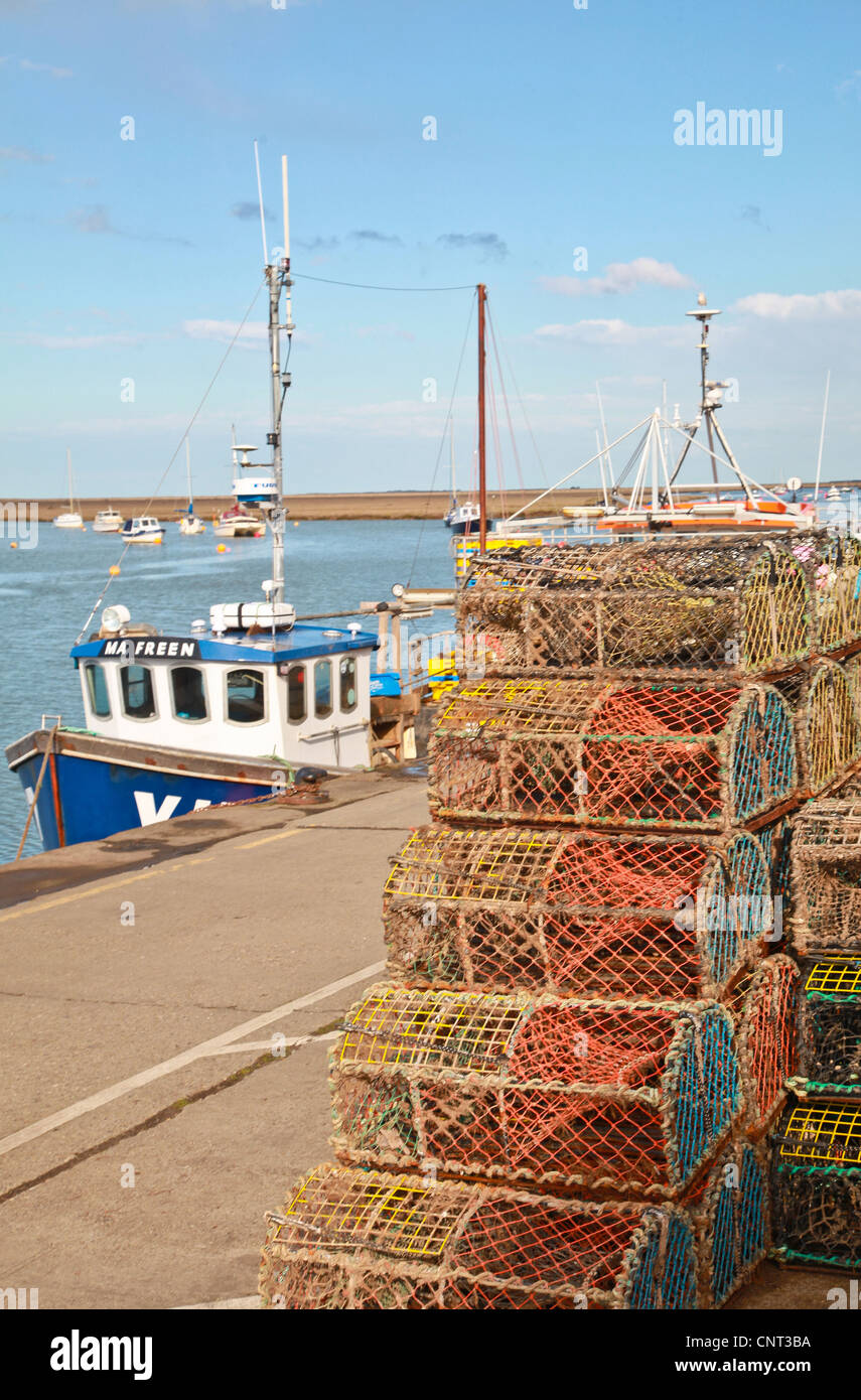 Barca da pesca, porta gabbie di aragosta, pesca, sul mare Foto Stock