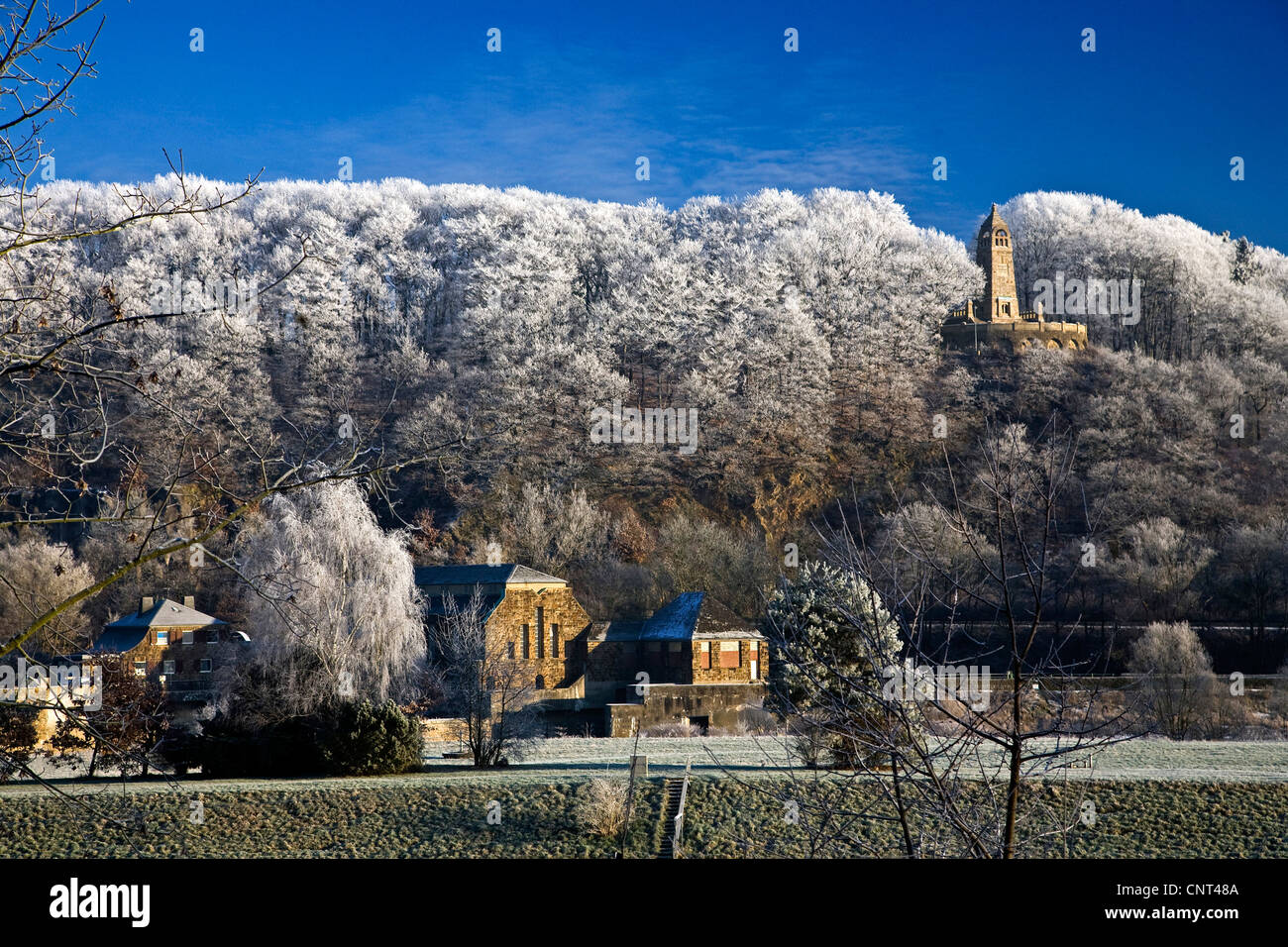 Impianto di alimentazione Hohenstein e Berger memorial in inverno, in Germania, in Renania settentrionale-Vestfalia, la zona della Ruhr, Witten Foto Stock