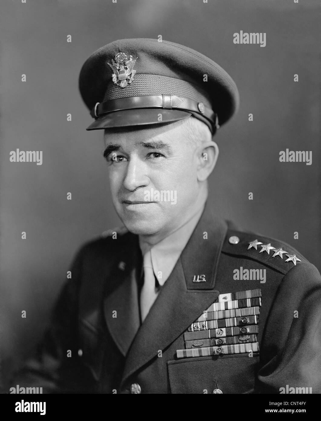Vintage II Guerra Mondiale foto di quattro stelle generale Omar Bradley. Foto Stock
