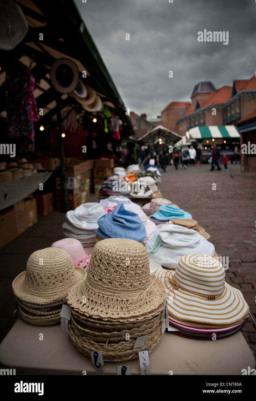 Hat stallo in un mercato di York Foto Stock