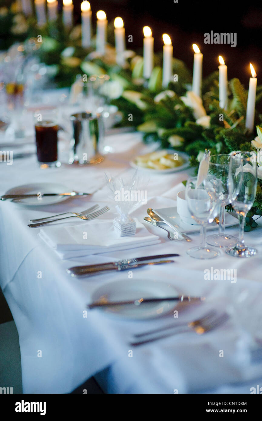 La Prima Colazione Di Nozze Tavoli Reception Con Candele Regali Favori E Decorazioni Per La Sposa E Lo Sposo Con Il Nome Di Posizionare Le Schede Foto Stock Alamy
