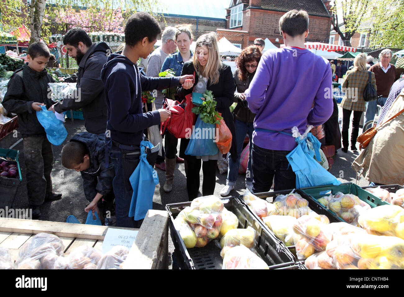 Queen's Park Mercato di Agricoltori, un vivace mercato di domenica che è stato votato come il miglior mercato degli agricoltori nel mese di aprile 2012 Foto Stock