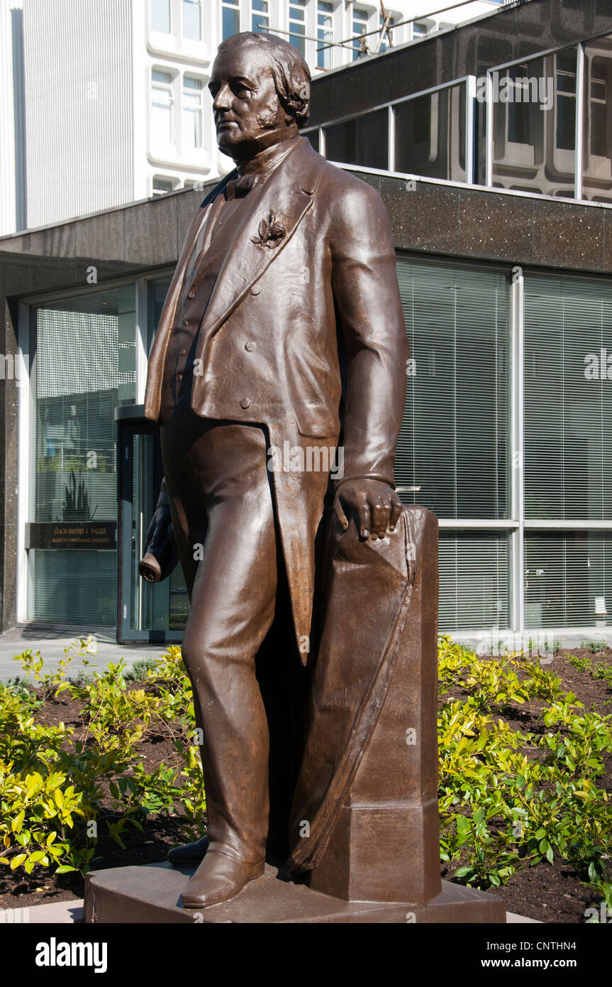 Statua di George Brotherton, Salford il primo MP, New Bailey Street, Salford, Manchester, Inghilterra, Regno Unito Foto Stock