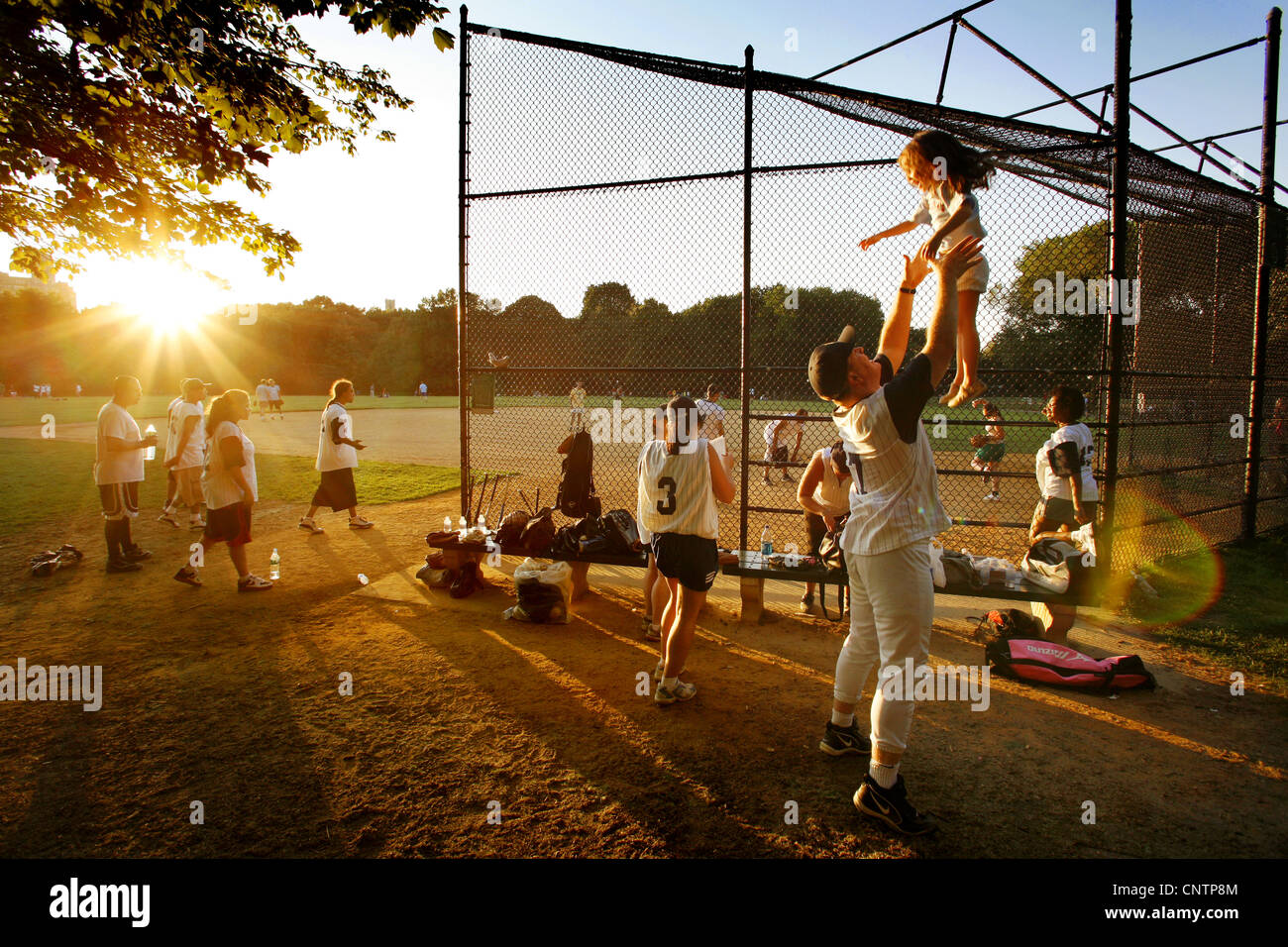 Padre e figlia, al Central Park di New York City, Stati Uniti d'America Foto Stock
