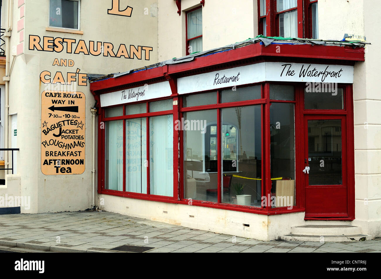 Abbandonato mare negozio di fronte a Bognor Regis ,Sussex Foto Stock