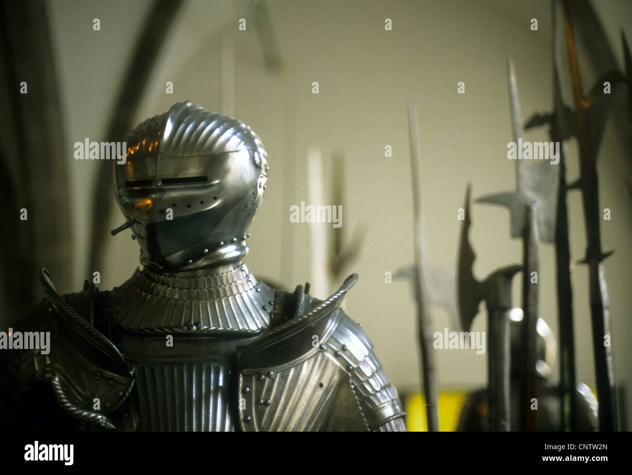 Armor di cavalieri medievali in mostra nel museo, Monaco di Baviera Germania, Europa Foto Stock
