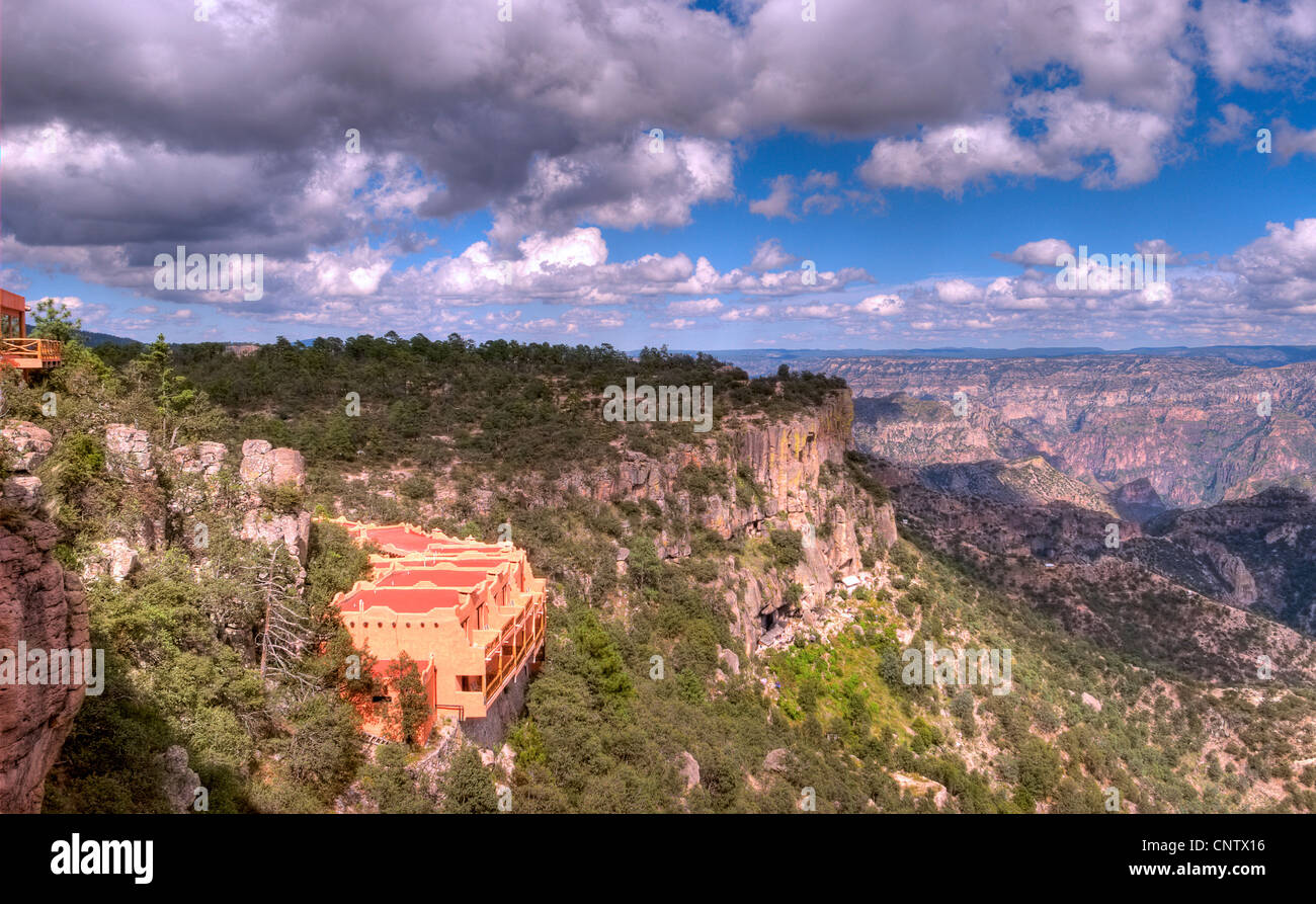 Posada Barrancas Mirador è costruito sul bordo di un canyon Foto Stock
