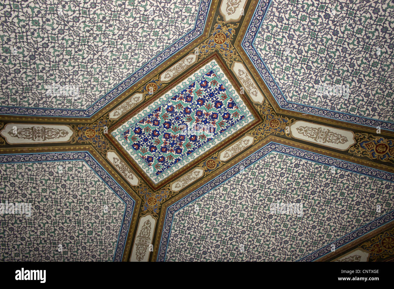 Disegno geometrico sul soffitto nell'area della circoncisione camera, il Topkapi Palace, Istanbul Foto Stock