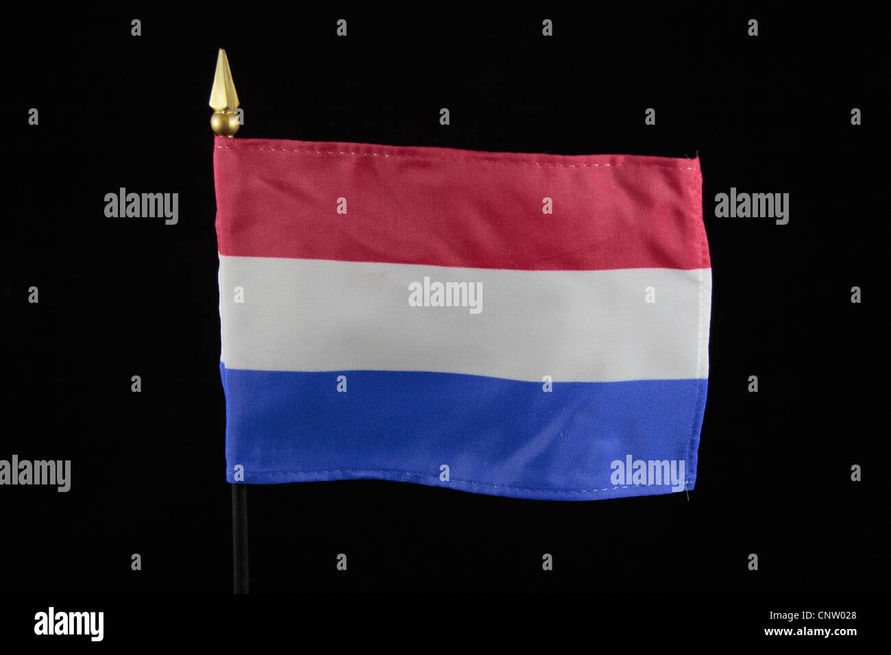 La bandiera nazionale del Regno dei Paesi Bassi su uno sfondo nero. Foto Stock