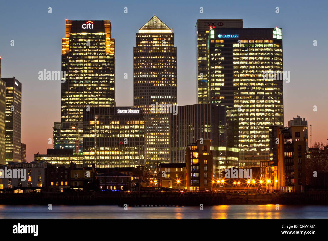 Una vista di Canary Wharf il quartiere finanziario di Londra, Inghilterra Foto Stock