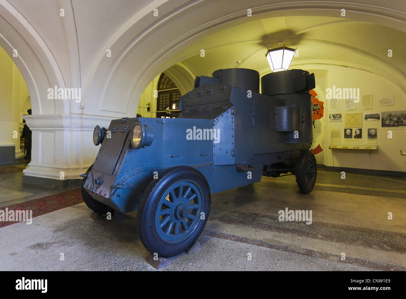Russia, San Pietroburgo, Kronverksky isola, museo di Artiglieria, interno, furgoni blindati utilizzati da V.I. Lenin nel 1917 Rivoluzione Russa Foto Stock