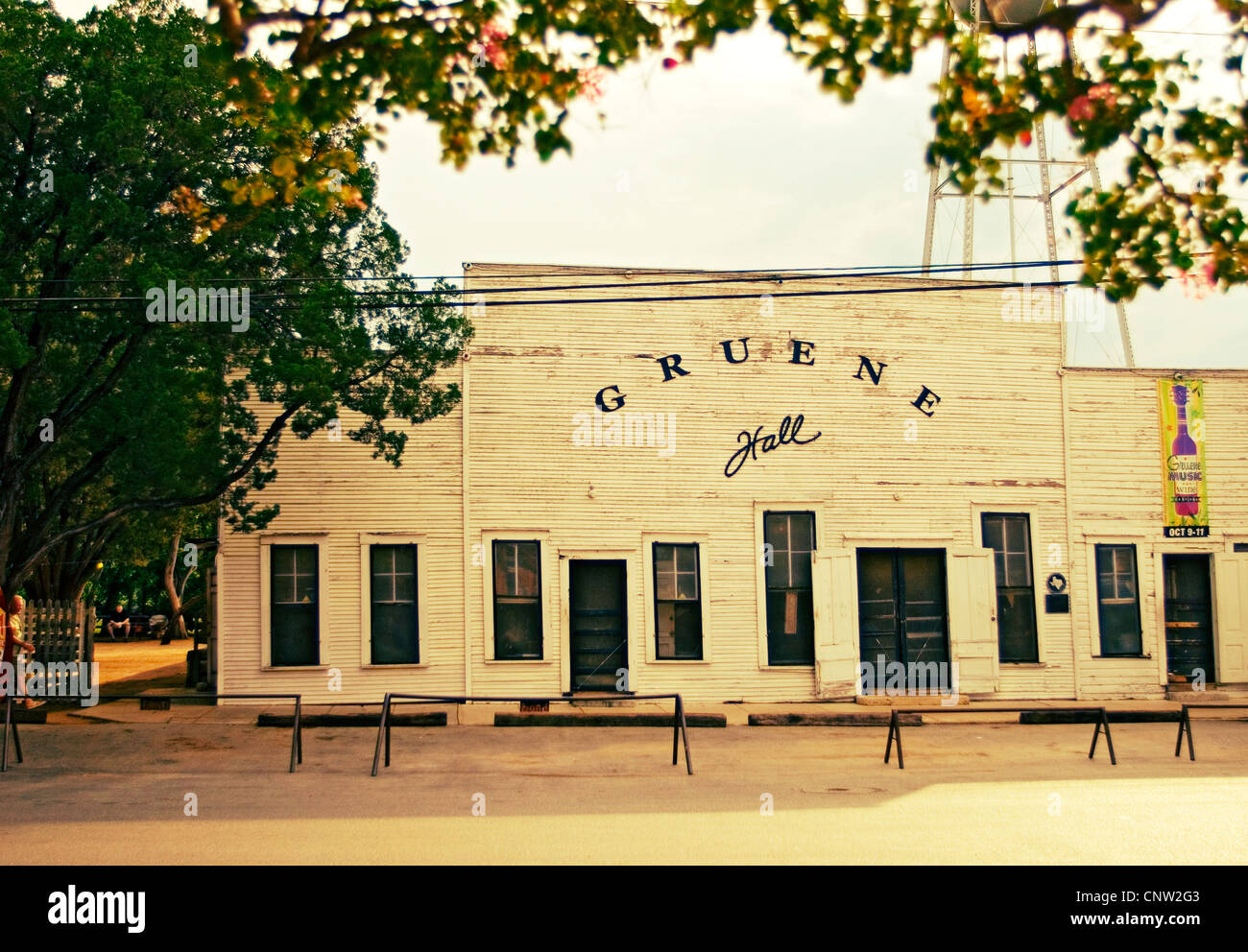 Esterno di Gruene Hall, una delle più antiche sale da ballo in Texas. Foto Stock