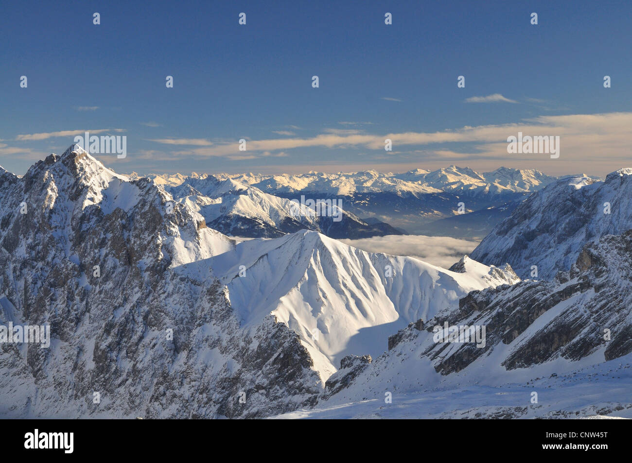 Cime delle alpi; vista dal Zugsitze , Germania, il Land della Baviera Foto Stock