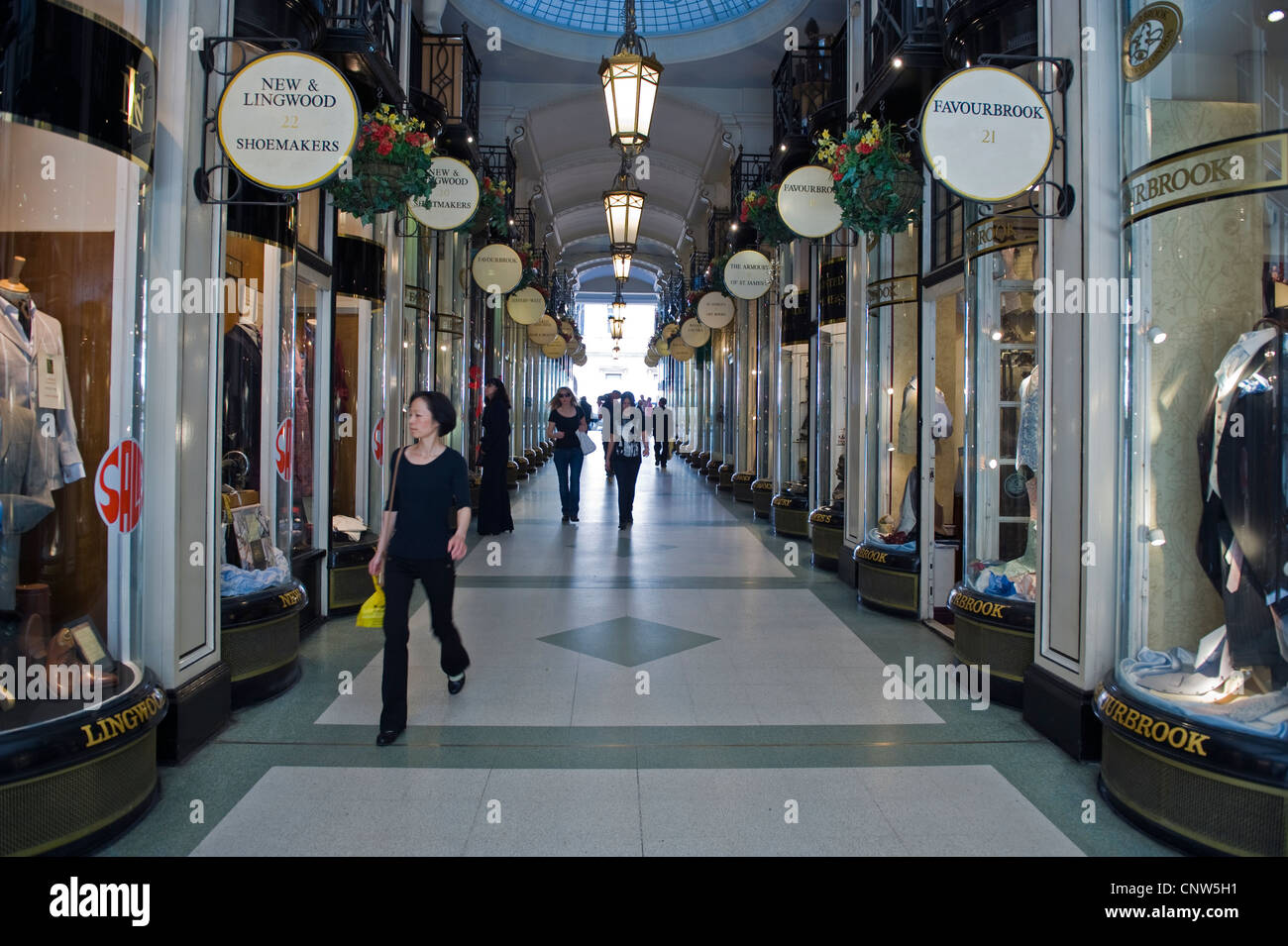 Europa Inghilterra Londra, il Piccadilly arcade Foto Stock