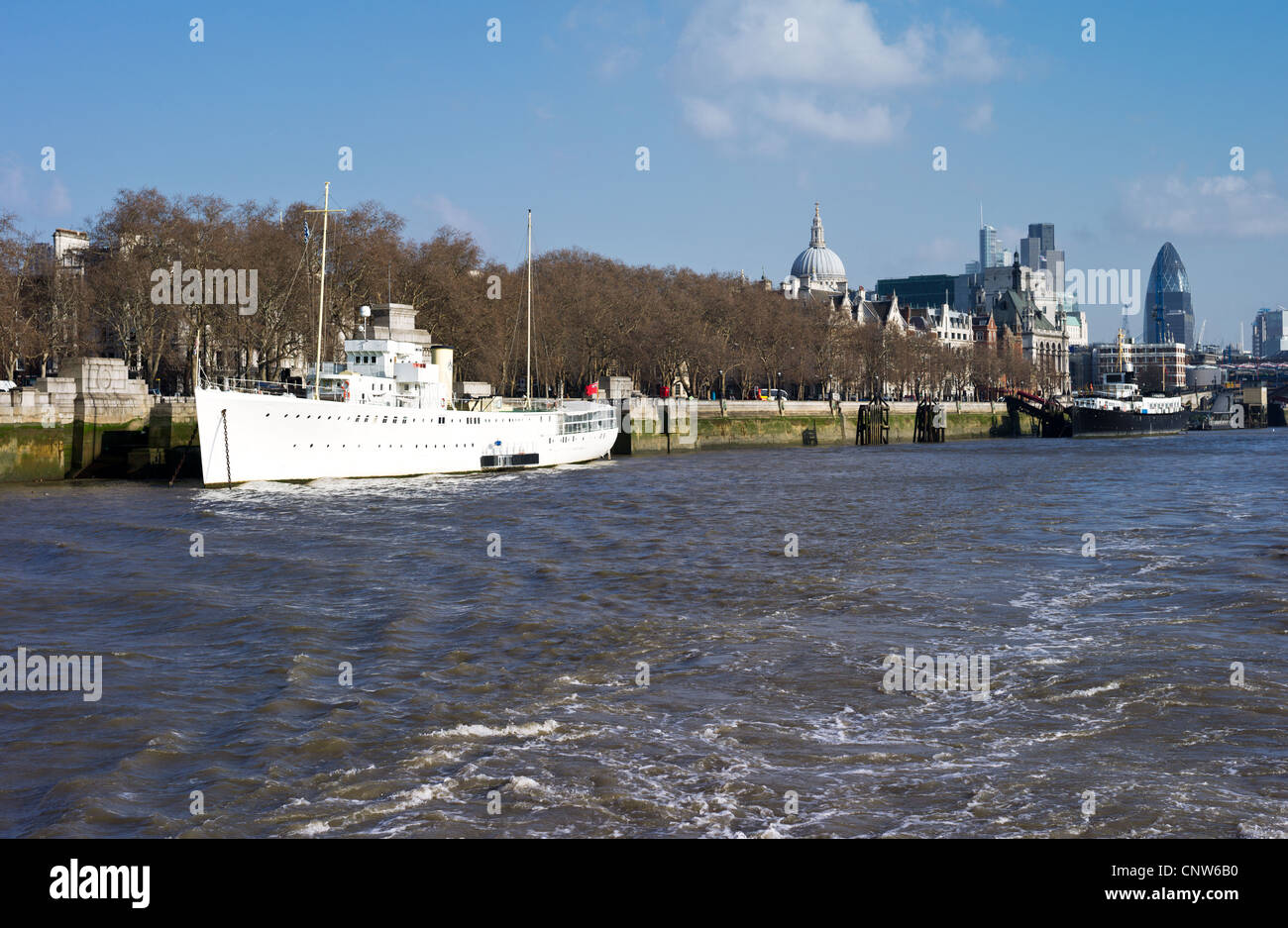 Europa Inghilterra Londra vista dal Tamigi, il Flington vecchia barca Foto Stock